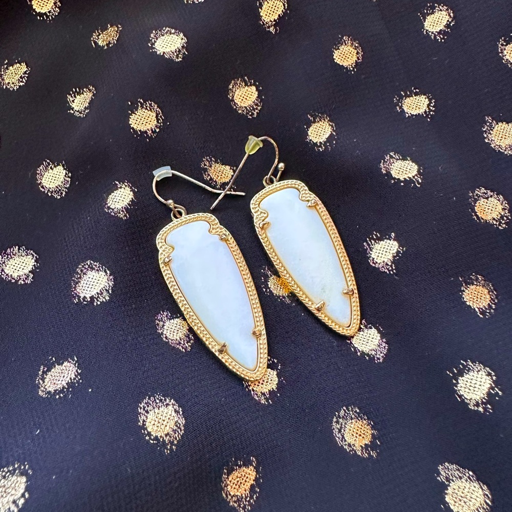 Kendra Scott Skylar Vintage Arrowhead Earrings- White Stone